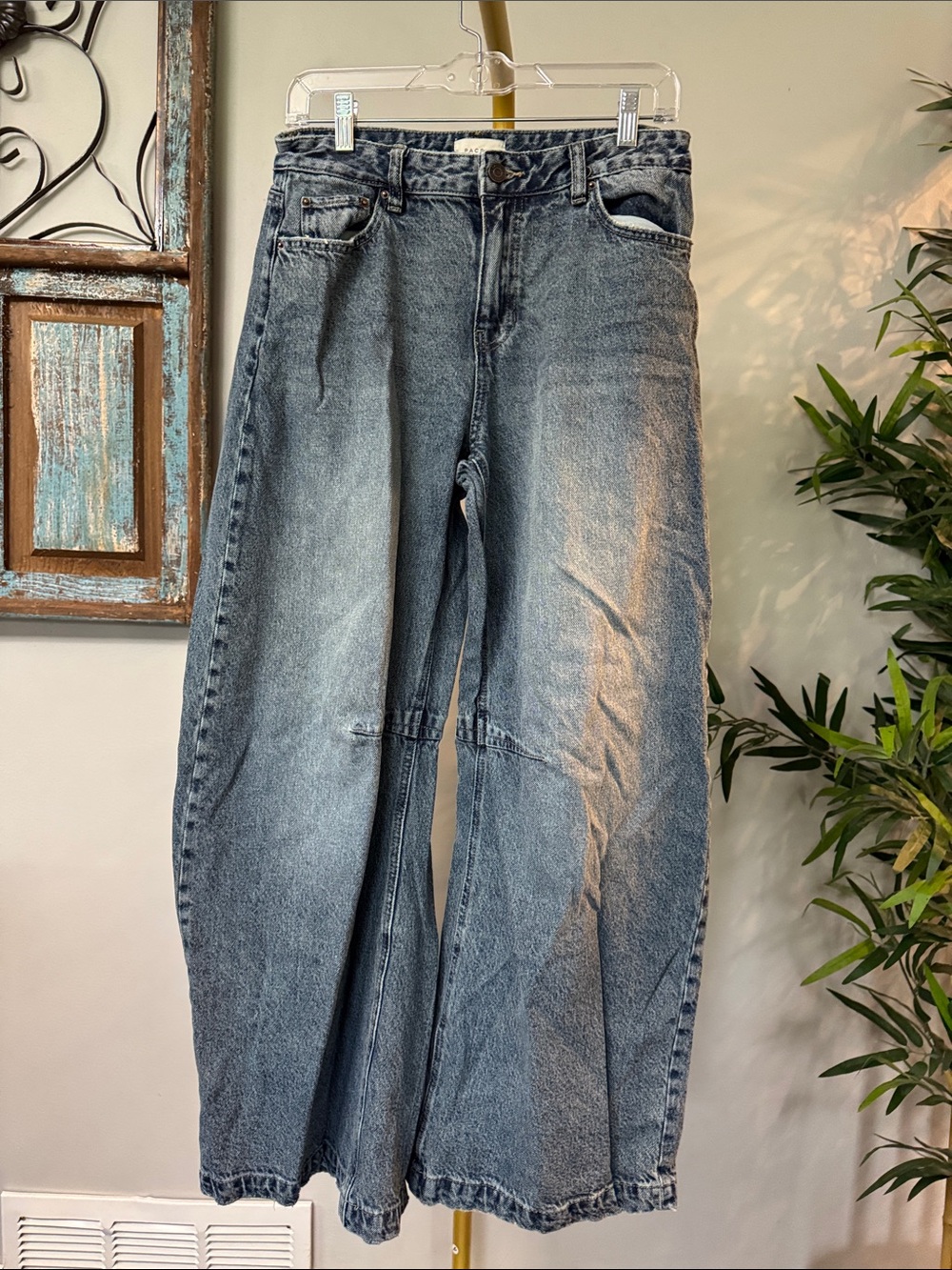 PacSun Women’s Remi Wide-Leg barrell Jeans in Washed Blue Denim